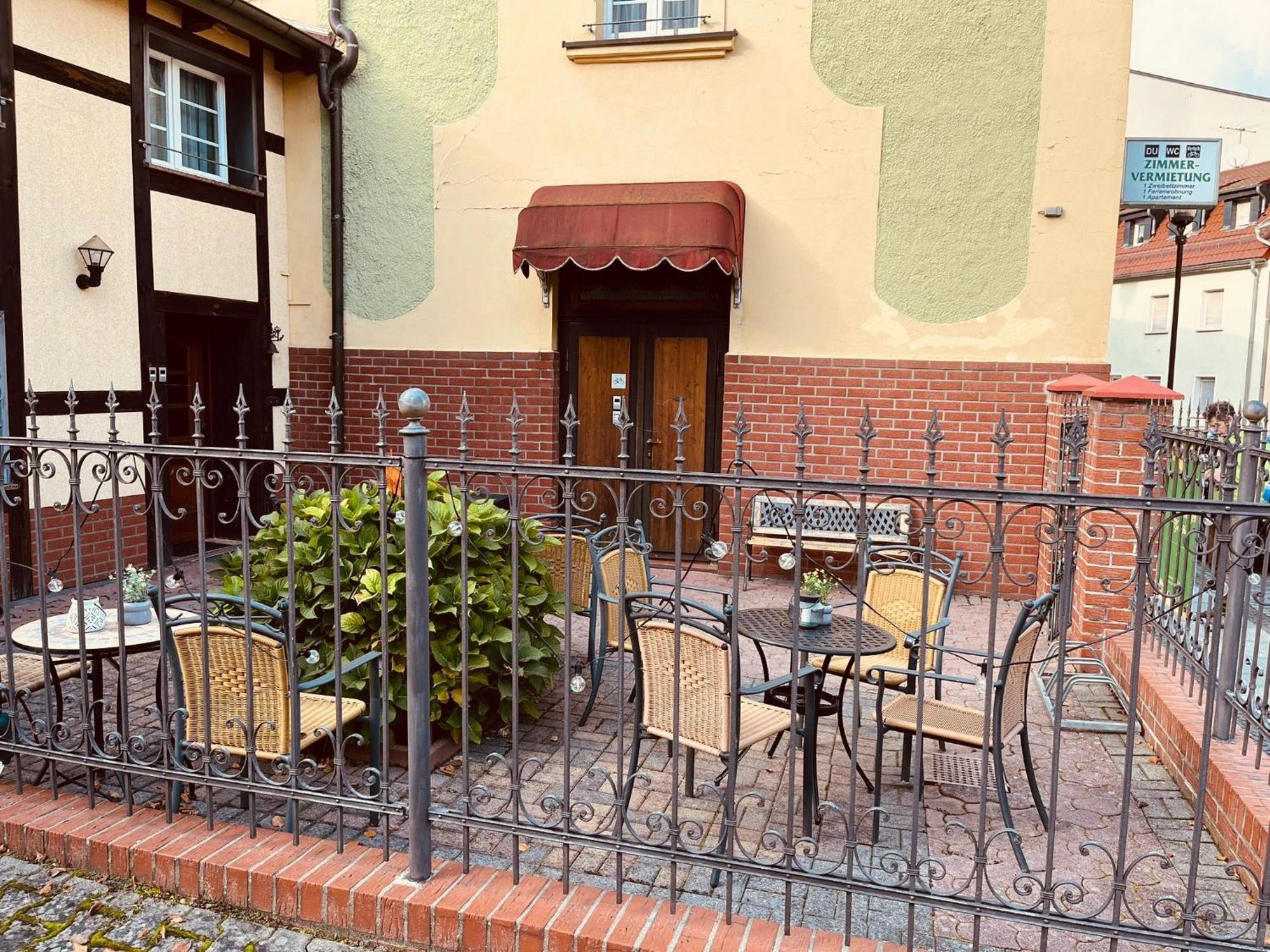 Apartment Gruener Fuerst Mit Sitzecke Im Innenhof & Naehe Park & Erdgeschoss Бад-Мускау Екстер'єр фото